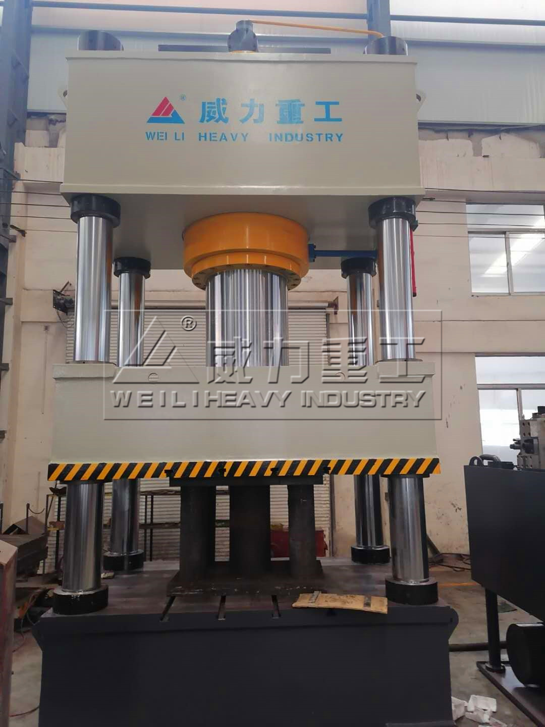 四柱液压机的优势1