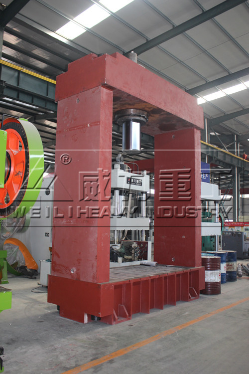 立体挂板成型龙门液压机工作介质及蓄能器介绍