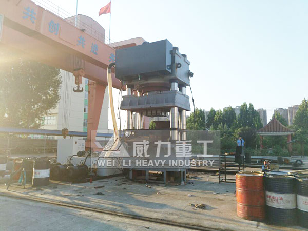 飞机复合材料窗框模压成型液压机加速过流介绍