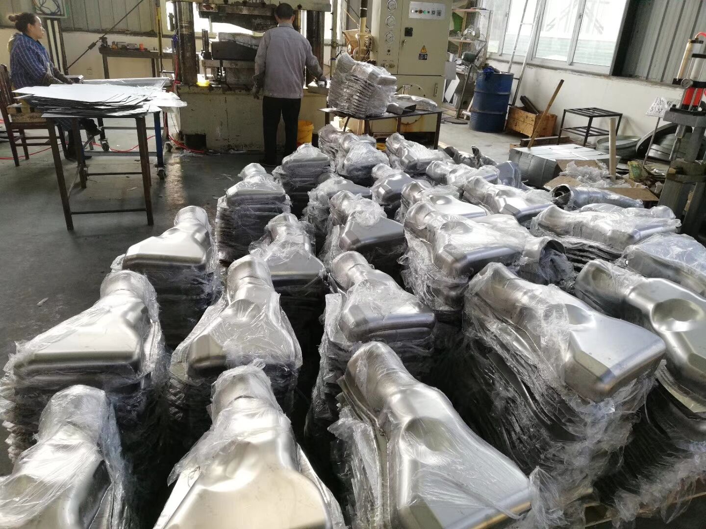 山东威力重工1000吨汽车隔热罩液压机系统组件兼容性