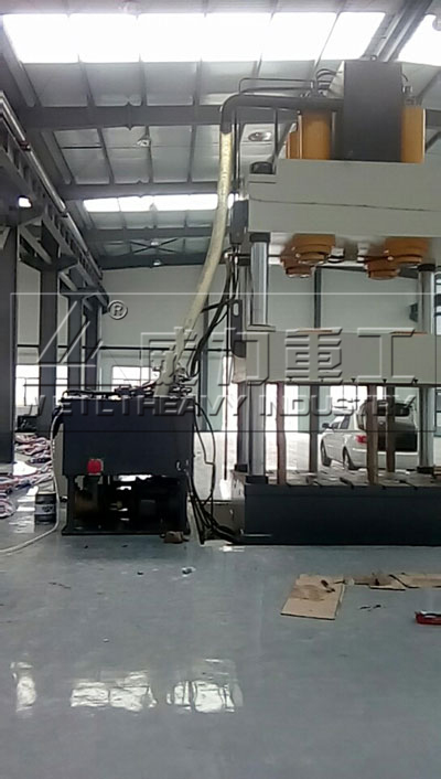 负载保持阀确保新能源汽车塑料油箱液压机的安全