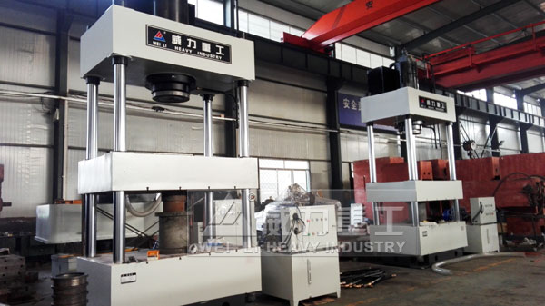 315吨热塑性材料成型液压机密封件破裂原因