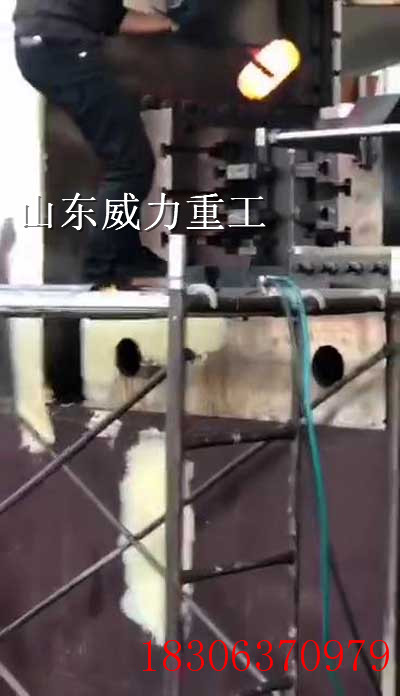 2600吨框架式液压模锻机生产进行中