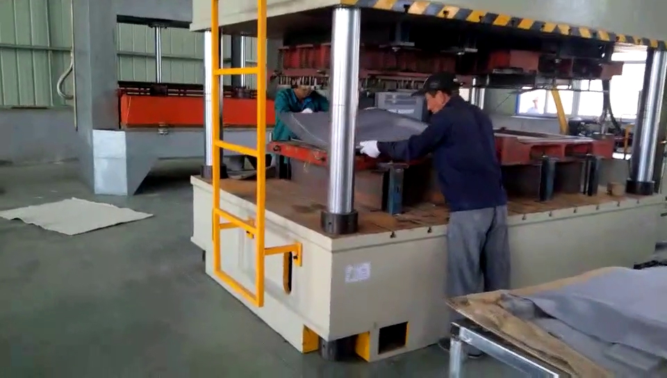 汽车内饰件成型液压机
