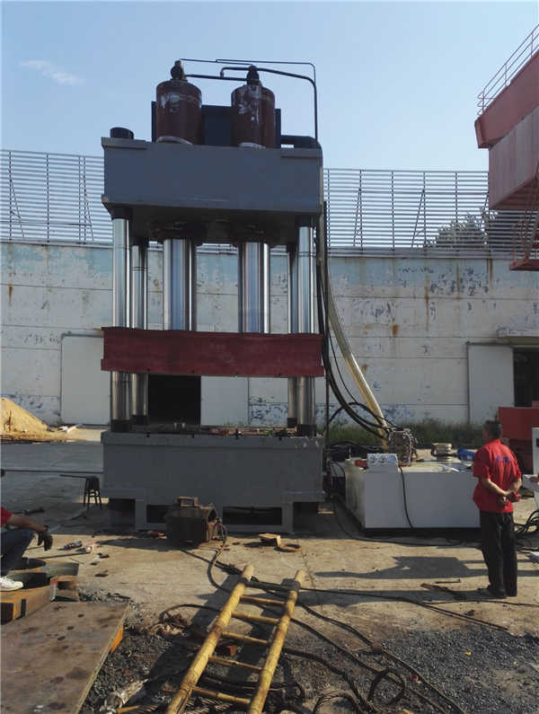 排气管消声器液压机