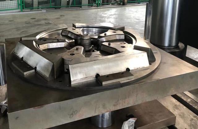 汽车轮毂冲压成型液压机